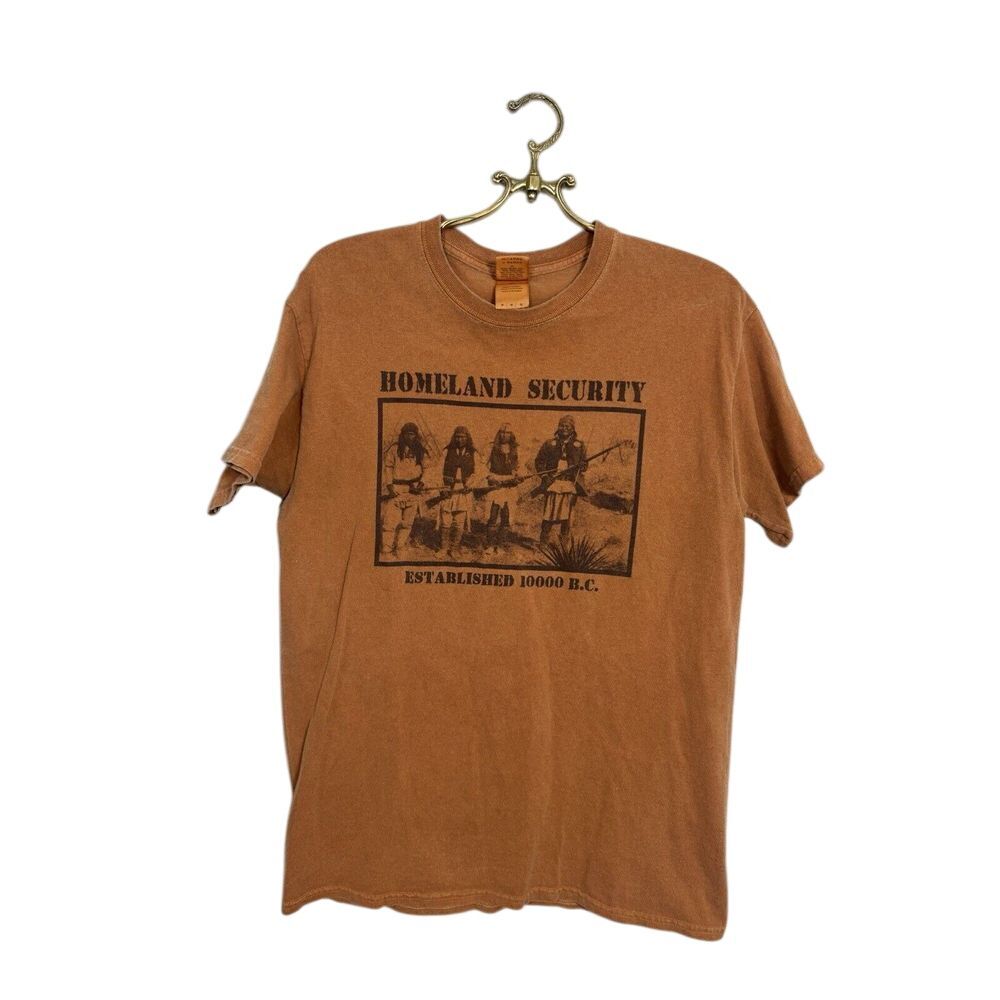 Gildan Homeland Security Est 10000 BC Native American Graphic Tee Brown M